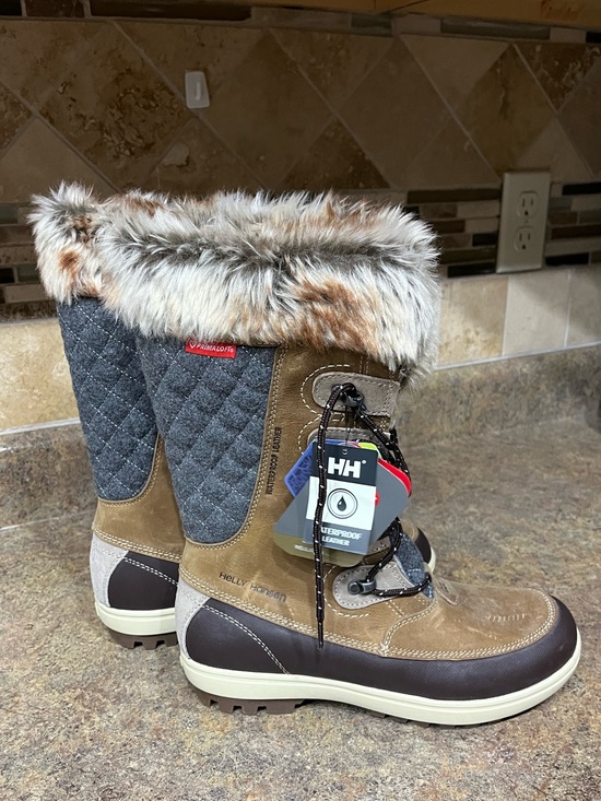 Helly Hansen Shoes - NWT Helly Hansen Garibaldi Waterproof Winter Boots Brown Faux Fur Sz 7.5 Fall